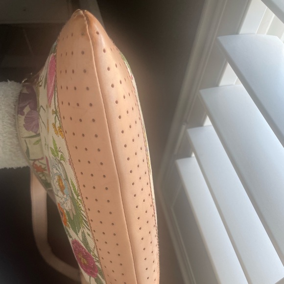 Gucci perforated floral print canvas oversized messenger crossbody - Picture 17 of 17